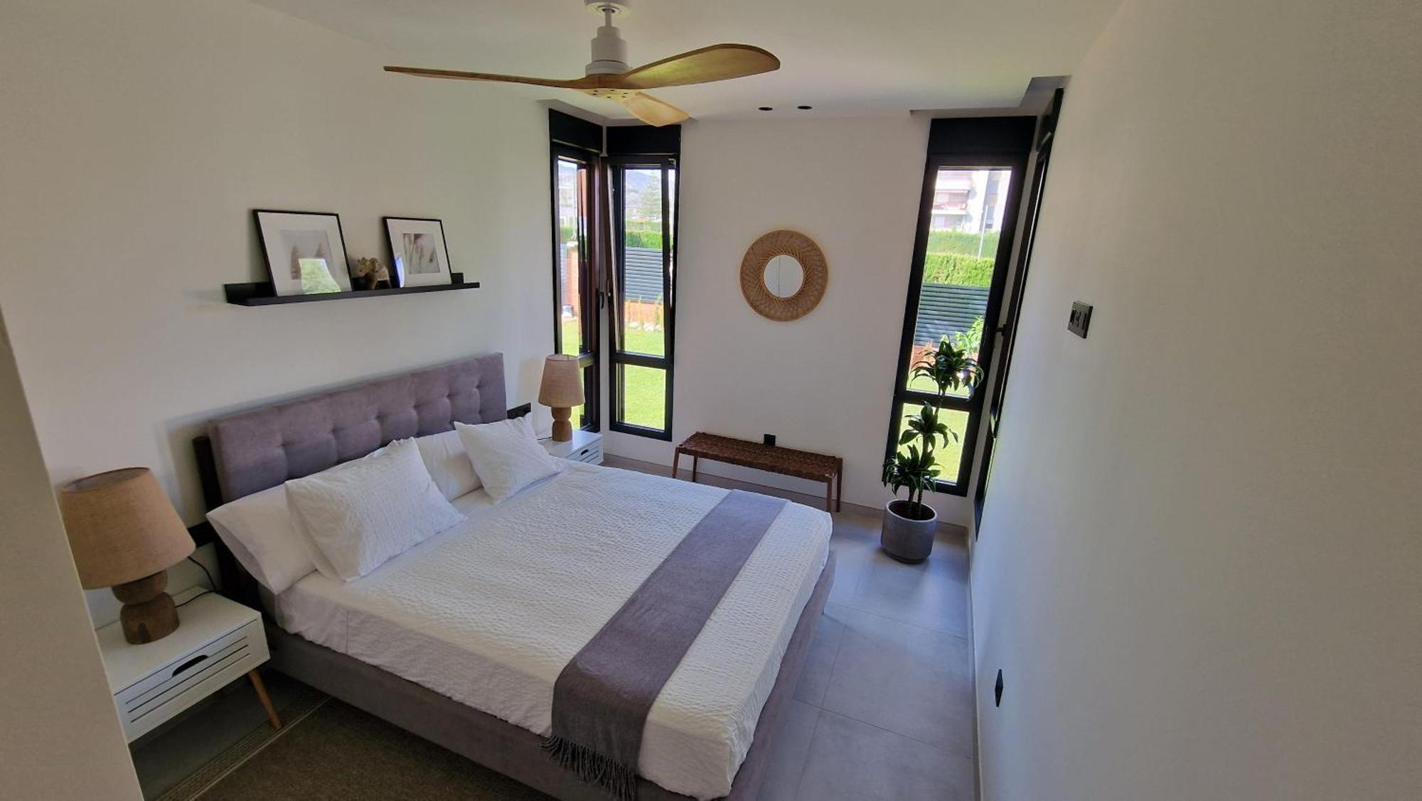 Exclusiva Villa, Lujo Y Descanso ベニカシム エクステリア 写真